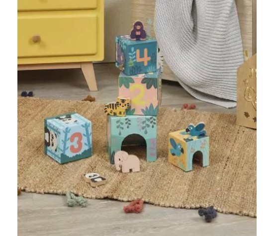 Pyramide et Figurines Animaux