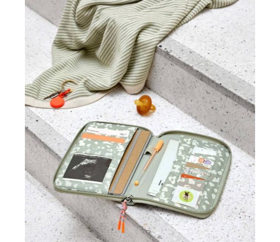 Pochette Carnet De Sante Leo Kaki Clair